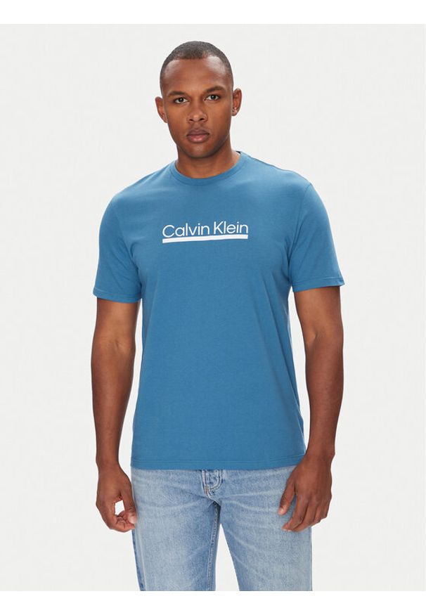 Calvin Klein T-Shirt Outline Tape Graphic LV04RC852G Niebieski Regular Fit. Kolor: niebieski. Materiał: bawełna