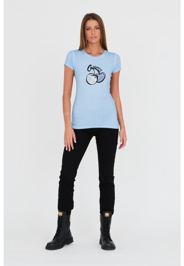 Guess - GUESS Niebieski damski t-shirt bawełniany z printem i cyrkoniami, Rozmiar XS. Kolor: niebieski. Materiał: bawełna. Wzór: nadruk