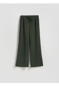 Reserved - Spodnie z szeroką nogawką - ciemnozielony. Kolor: zielony. Materiał: dzianina