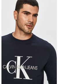 Calvin Klein Jeans - Bluza J30J314313.NOS. Okazja: na co dzień. Kolor: niebieski. Materiał: dzianina. Wzór: nadruk. Styl: casual #3