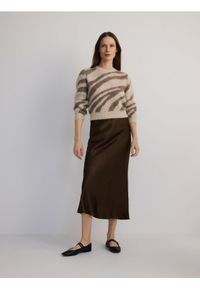 Reserved - Żakardowy sweter ze zwierzęcym wzorem - wielobarwny. Kolekcja: plus size. Materiał: żakard. Wzór: motyw zwierzęcy