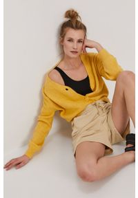 Vero Moda - Sweter. Kolor: żółty. Długość rękawa: długi rękaw. Długość: długie #1