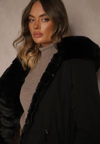 Renee - Czarna Kurtka Parka Dwustronna z Futerkiem i Kapturem Alerisse. Okazja: na spacer, na imprezę. Kolor: czarny. Materiał: futro. Wzór: gładki #5