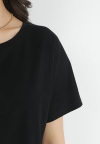 Born2be - Czarny T-shirt z Krótkim Rękawem Tehillah. Kolor: czarny. Materiał: bawełna, tkanina. Długość rękawa: krótki rękaw. Długość: krótkie. Wzór: gładki. Styl: klasyczny