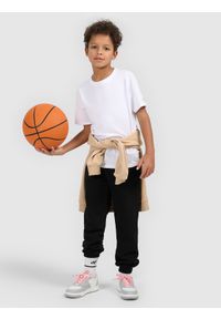 4f - 4F T-shirt oversize gładki chłopięcy - biały 128 (7-8 lat). Okazja: na co dzień. Kolor: biały. Materiał: bawełna, dzianina, jersey. Długość rękawa: krótki rękaw. Długość: krótkie. Wzór: gładki. Sezon: lato. Styl: klasyczny, casual, sportowy #1