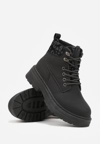 Renee - Czarne Trapery ze Wstawkami we Wzór Vetiara. Nosek buta: okrągły. Zapięcie: sznurówki. Kolor: czarny. Materiał: skóra, materiał. Sezon: zima. Obcas: na obcasie. Wysokość obcasa: niski #3