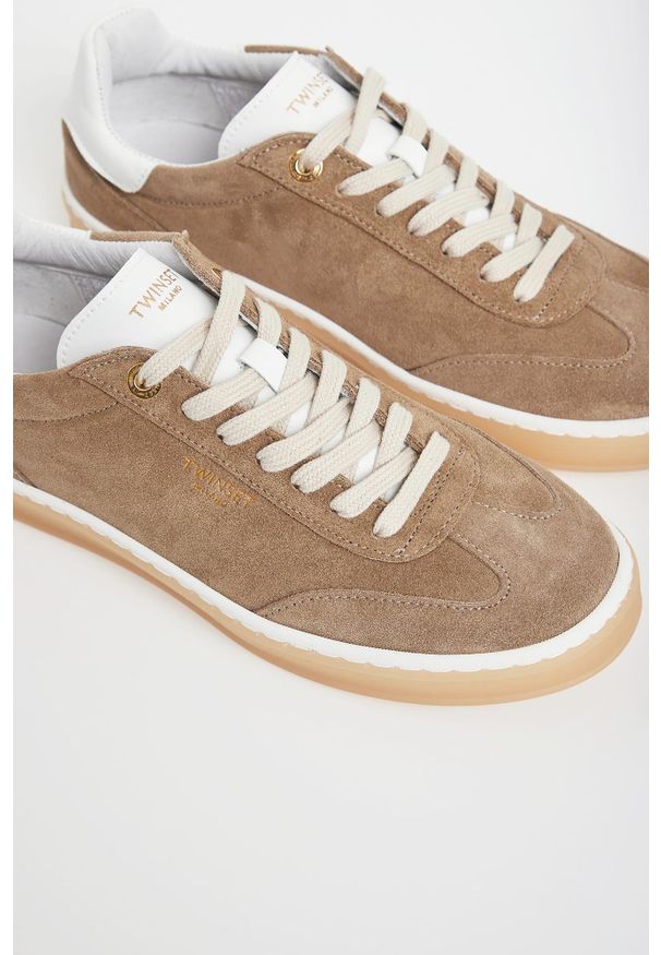 Twinset Milano - Sneakersy damskie zamszowe TWINSET. Materiał: zamsz