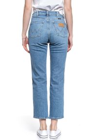 Wrangler - WRANGLER THE RETRO FIT DAMSKIE SPODNIE JEANSOWE MID BLUE W22AJX31A 112127791. Styl: retro #10