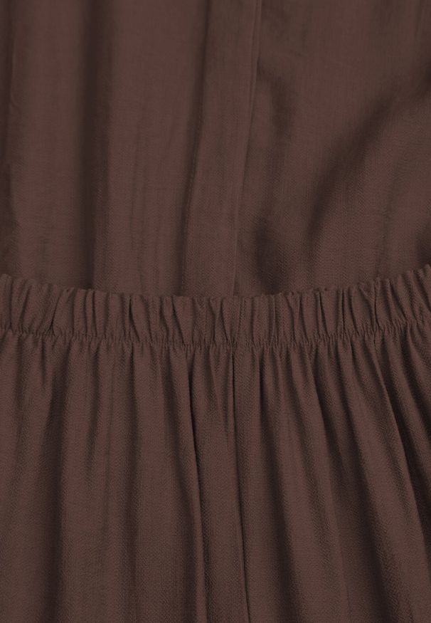 Born2be - Ciemnobeżowy Wiskozowy Komplet Spodnie i Bluzka Koszulowa z Wiązaniem w Talii Irinryss. Kolor: beżowy. Materiał: wiskoza