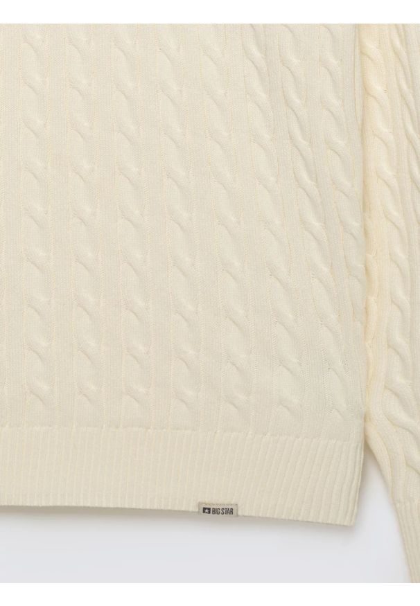 Big-Star - Sweter męski ze splotem warkoczowym i haftem kremowy Niser100. Kolor: biały. Materiał: bawełna. Wzór: ze splotem, haft. Styl: elegancki, klasyczny