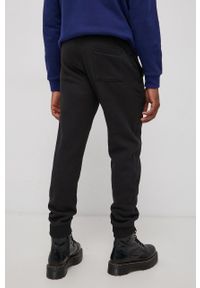 Superdry Spodnie męskie kolor czarny gładkie. Kolor: czarny. Materiał: bawełna, materiał. Wzór: gładki