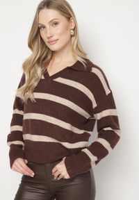 Born2be - Brązowy Sweter w Paski z Wełną i Dekoltem z Kołnierzykiem Tevana. Okazja: na co dzień. Typ kołnierza: dekolt w serek. Kolor: brązowy. Materiał: wełna. Wzór: paski. Styl: elegancki, casual, klasyczny #7
