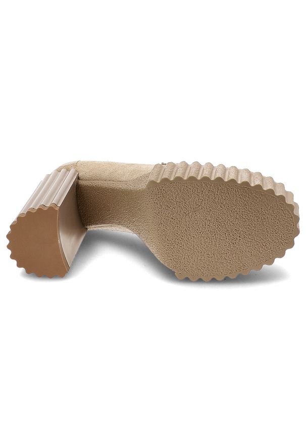 Beżowe Półbuty Carinii Eleganckie Obuwie Damskie. Okazja: na co dzień. Kolor: beżowy. Materiał: zamsz. Styl: elegancki