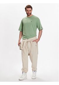 Champion T-Shirt 216548 Zielony Regular Fit. Kolor: zielony. Materiał: bawełna