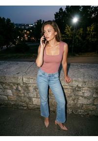 Sinsay - Body na ramiączkach z zatrzaskiem - różowy. Kolor: różowy. Długość rękawa: na ramiączkach #1