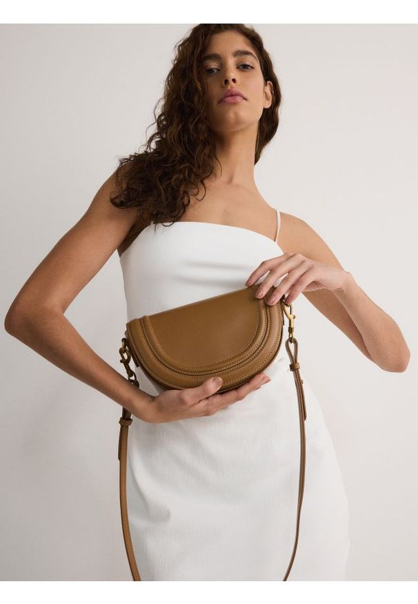 Reserved - Torebka crossbody - brązowy. Kolor: brązowy. Materiał: skórzane