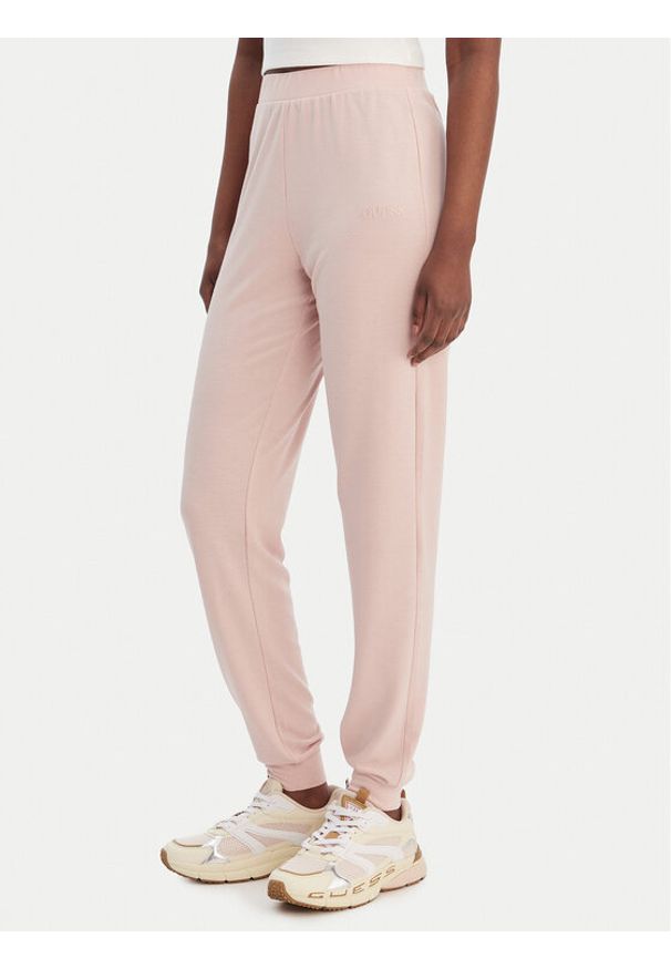 Guess Spodnie dresowe O6GB01 KCQP2 Różowy Regular Fit. Kolor: różowy. Materiał: wiskoza, syntetyk