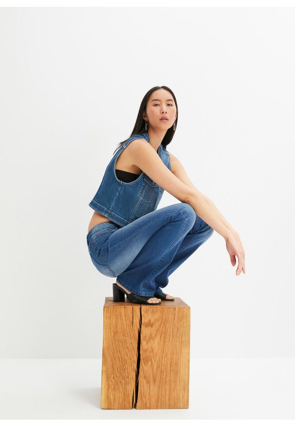 bonprix - Dżinsy o kroju bootcut, mid waist, ze stretchem. Kolor: niebieski