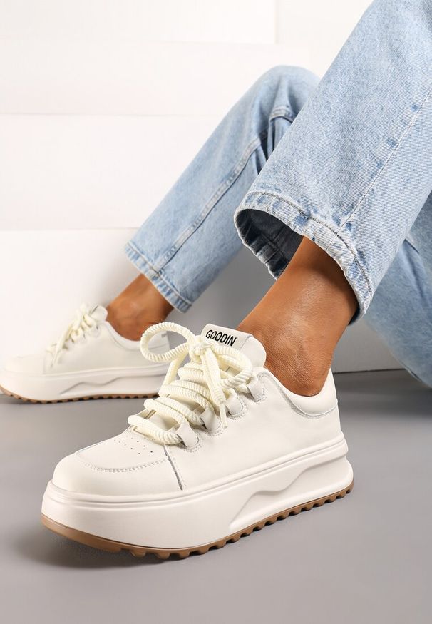 Renee - Białe Sneakersy ze Skóry Naturalnej z Platformą i Szerokimi Sznurówkami Talthea. Kolor: biały. Materiał: skóra. Obcas: na platformie