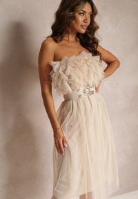 Renee - Beżowa Tiulowa Sukienka bez Ramiączek z Falbankami Tremone. Typ kołnierza: kołnierz z falbankami. Kolor: beżowy. Materiał: tiul. Długość rękawa: bez ramiączek #1