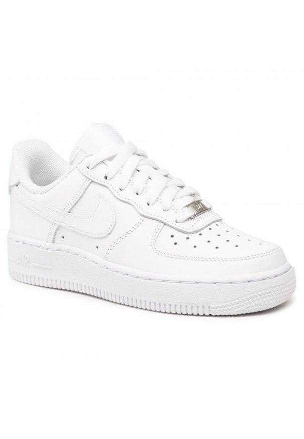 Buty do koszykówki damskie Nike Air Force 1 `07 białe. Kolor: biały. Materiał: materiał, tkanina, syntetyk, skóra. Model: Nike Air Force. Sport: koszykówka