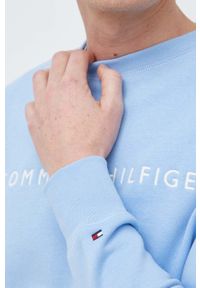 TOMMY HILFIGER - Tommy Hilfiger bluza męska kolor niebieski z nadrukiem. Kolor: niebieski. Materiał: bawełna. Wzór: nadruk #2