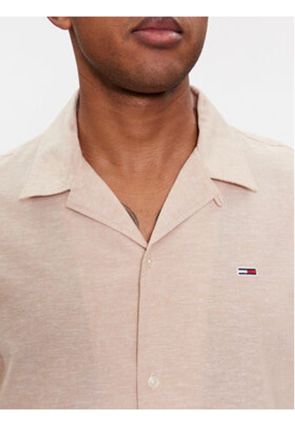 Tommy Jeans Koszula Camp DM0DM18963 Beżowy Regular Fit. Kolor: beżowy. Materiał: bawełna