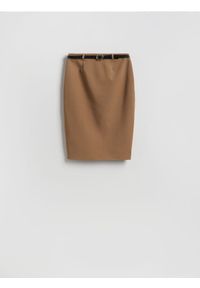 Reserved - Spódnica z paskiem - beżowy. Kolor: beżowy. Materiał: wiskoza, tkanina #1