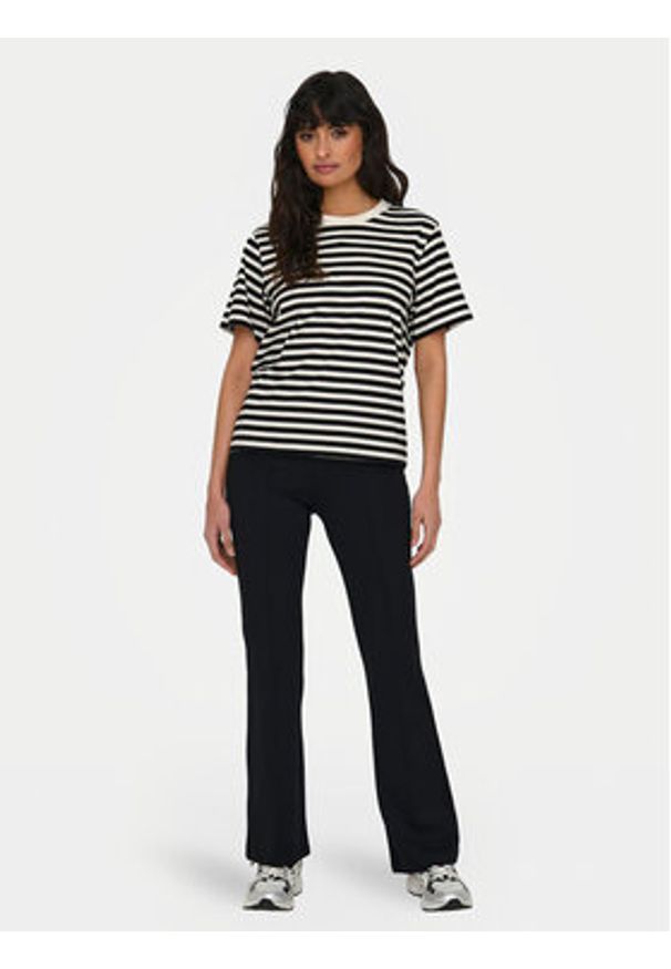 only - ONLY T-Shirt Livina 15272227 Czarny Regular Fit. Kolor: czarny. Materiał: bawełna