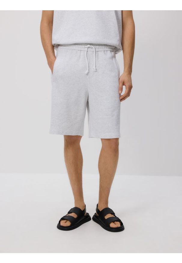 Reserved - Szorty dresowe - jasnoszary. Kolor: szary. Materiał: dresówka