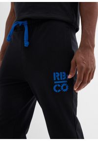 bonprix - Spodnie sportowe z kontrastowymi elementami. Kolor: czarny. Materiał: poliester, dresówka. Wzór: nadruk. Styl: sportowy #3