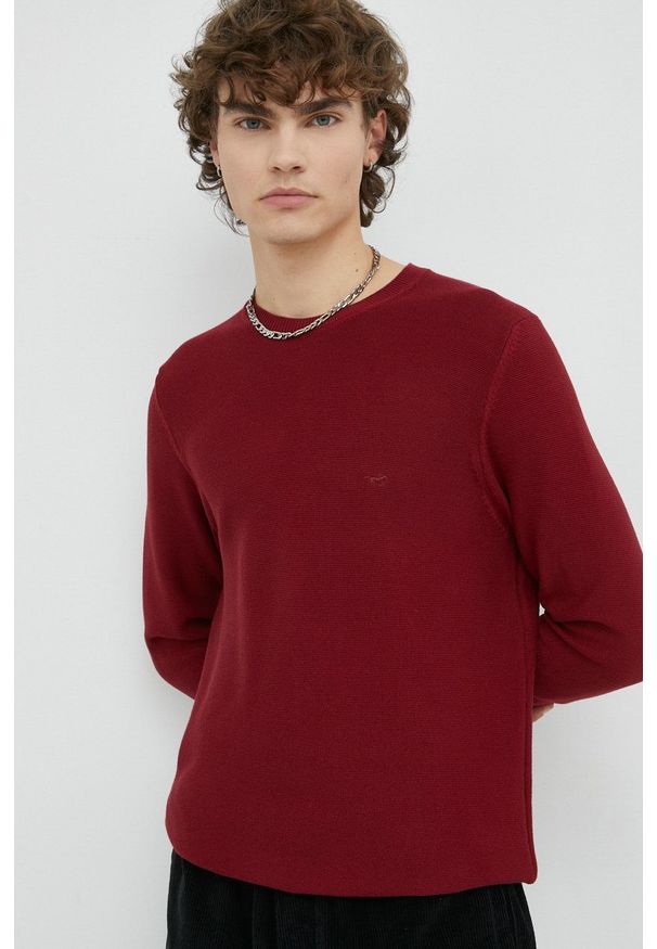 Mustang sweter bawełniany męski kolor czerwony lekki. Kolor: czerwony. Materiał: bawełna