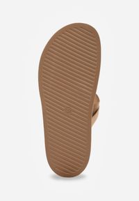 Born2be - Ciemnobeżowe Klapki z Dwoma Paskami i Klamrami Cevinra. Okazja: na co dzień. Kolor: beżowy. Sezon: lato. Styl: casual, elegancki #2