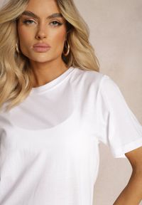 Renee - Biała Klasyczna Koszulka z Bawełny z Podwiniętymi Rękawkami Oboea. Kolor: biały. Materiał: bawełna. Długość rękawa: krótki rękaw. Styl: klasyczny