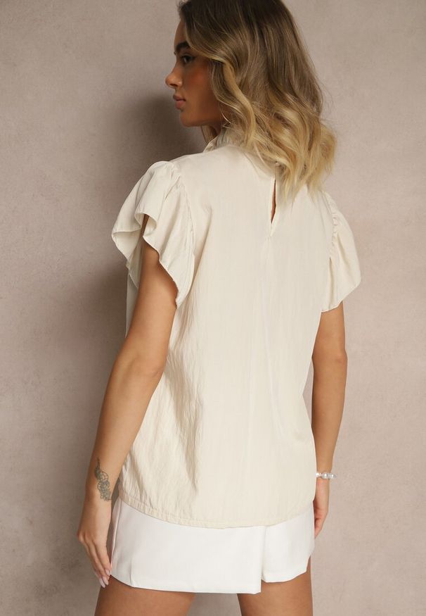 Renee - Jasnobeżowa Bluzka z Wiskozą i Falbankami Greloiti. Okazja: na co dzień. Typ kołnierza: kołnierz z falbankami. Kolor: beżowy. Materiał: wiskoza. Styl: casual, klasyczny