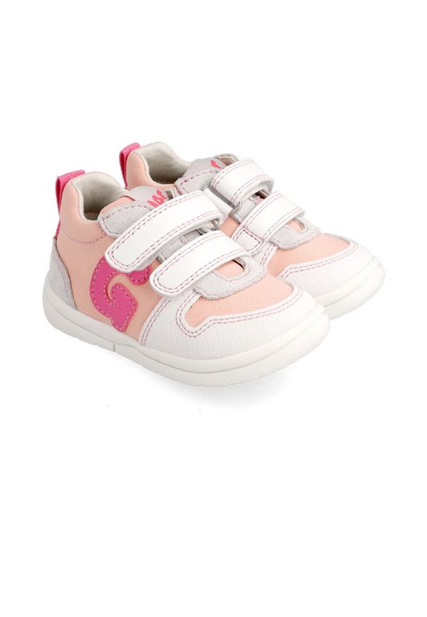 Garvalin buty dziecięce kolor różowy. Nosek buta: okrągły. Zapięcie: rzepy. Kolor: różowy. Materiał: guma