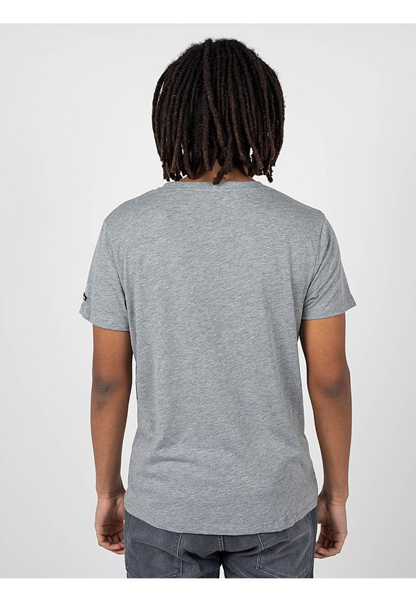 Pepe Jeans T-shirt "Tide" | PM508528 | Tide | Mężczyzna | Szary. Okazja: na co dzień. Kolor: szary. Materiał: bawełna, poliester. Wzór: aplikacja, nadruk. Styl: casual