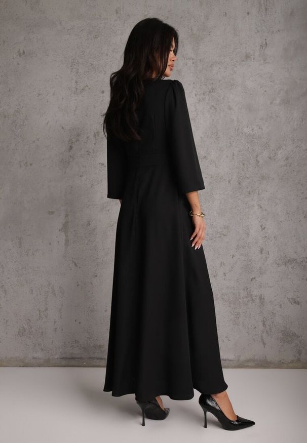 Renee - Czarna Elegancka Sukienka o Kopertowym Kroju Zdobiona Aplikacją w Talii Zilendra. Kolor: czarny. Wzór: aplikacja. Typ sukienki: kopertowe. Styl: elegancki