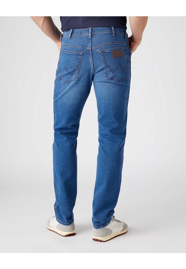 Wrangler - WRANGLER TEXAS SLIM MĘSKIE SPODNIE JENASOWE FLANKER BLUE W12SKG26J 112145799
