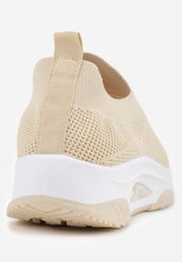 Born2be - Beżowe Wsuwane Buty Sportowe na Koturnie z Perforacją Mellarina. Okazja: na co dzień. Zapięcie: bez zapięcia. Kolor: beżowy. Materiał: jedwab. Obcas: na koturnie #8
