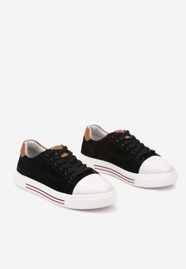 Born2be - Czarne Skórzane Trampki na Płaskiej Podeszwie ze Skórzaną Wkładką i Kontrastowym Noskiem Helili. Kolor: czarny. Materiał: skóra. Obcas: na płaskiej podeszwie