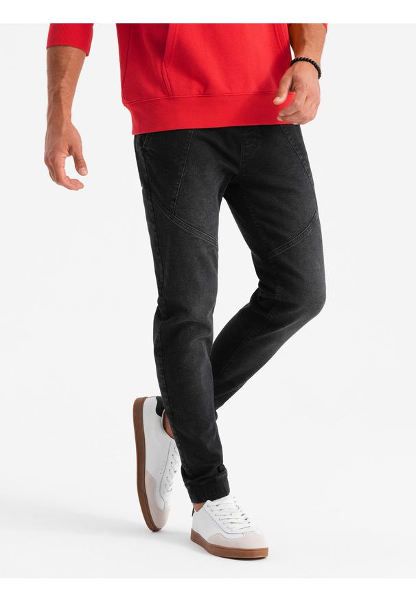 Ombre Clothing - Męskie jeansowe joggery z asymetrycznymi przeszyciami – czarne V3 - Rozmiar: L. Okazja: na co dzień. Kolor: czarny. Materiał: jeans. Wzór: aplikacja. Styl: casual, klasyczny, elegancki