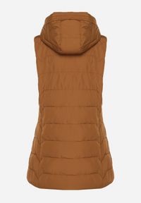 Born2be - Brązowa Przejściowa Kamizelka o Taliowanym Kroju z Kapturem Olendra. Okazja: na co dzień, na spacer. Typ kołnierza: kaptur. Kolor: brązowy. Materiał: poliester, jeans. Styl: klasyczny, casual, sportowy #2