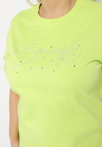 Born2be - Jasnozielony Bawełniany T-shirt z Ozdobnym Napisem i Cyrkoniami Olisandra. Okazja: na co dzień. Kolekcja: plus size. Kolor: zielony. Materiał: bawełna. Wzór: napisy. Styl: klasyczny, casual #6