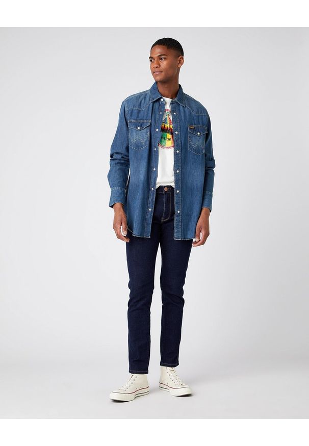 Wrangler - MĘSKA KOSZULA JEANSOWA WRANGLER LS WORKSHIRT TINTED BLUE W5D1AK725 112141437. Materiał: jeans