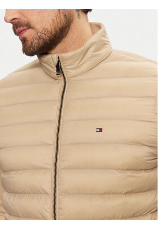 TOMMY HILFIGER - Tommy Hilfiger Kurtka przejściowa MW0MW37461 Beżowy Regular Fit. Kolor: beżowy. Materiał: syntetyk, bawełna