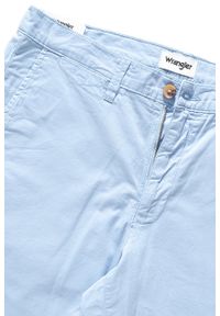 Wrangler - KRÓTKIE SPODENKI WRANGLER CHINO SHORT LIGHT BLUE W14AMM25N 112126569. Materiał: materiał. Długość: krótkie. Wzór: jednolity, aplikacja #7