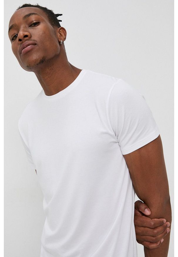 Resteröds T-shirt męski kolor biały gładki. Okazja: na co dzień. Kolor: biały. Materiał: dzianina, włókno, bawełna. Wzór: gładki. Styl: casual
