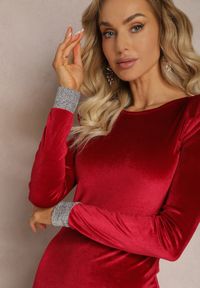 Renee - Bordowa Dopasowana Sukienka Welurowa Midi z Metaliczną Nitką Savie. Kolor: czerwony. Materiał: welur. Długość rękawa: długi rękaw. Styl: elegancki. Długość: midi #3