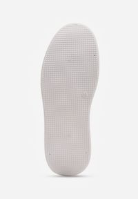 Renee - Białe Sneakersy VICES na Platformie z Ozdobnym Noskiem Attis. Nosek buta: okrągły. Zapięcie: sznurówki. Kolor: biały. Materiał: skóra, zamsz. Obcas: na platformie. Wysokość obcasa: średni #6